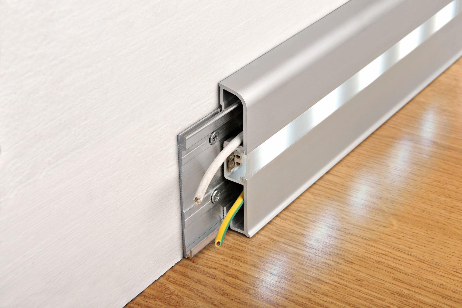 ПЛИНТУСЫ С КАБЕЛЬ-КАНАЛОМ