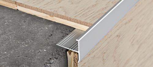 Защитный профиль для ступеней